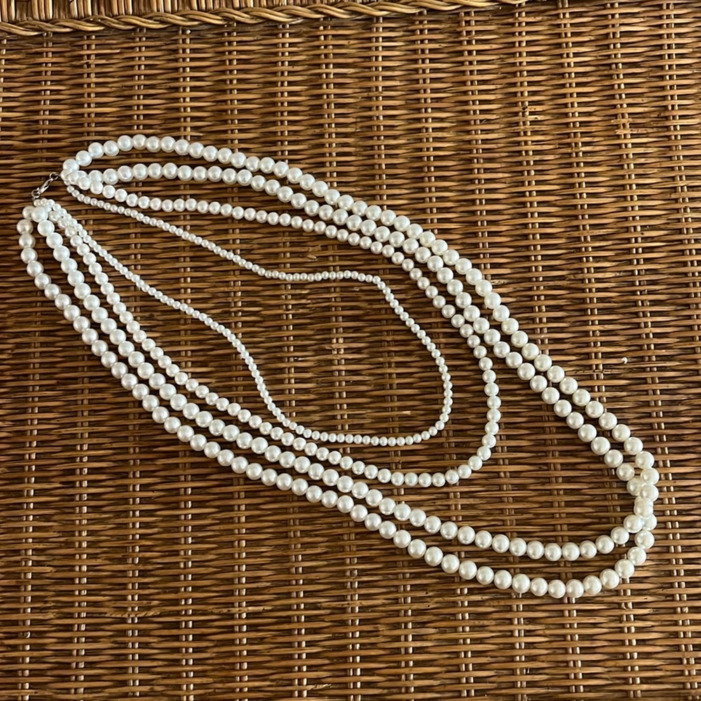 4 strand costume pearl necklace